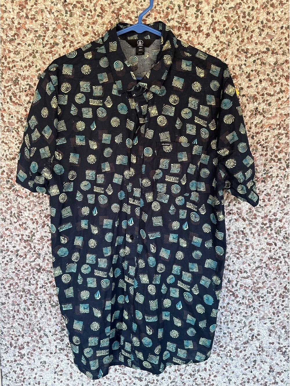 Volcom Mens Large Black Allover Print Short Sleeve Button Up